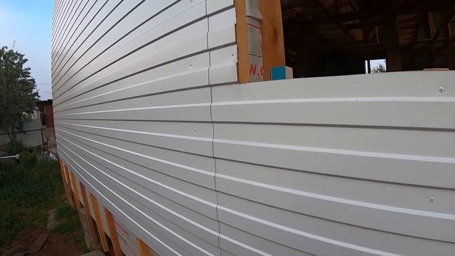 Фасад из профнастила. Обшивка дома профнастилом. Каркасный дом своими руками ч13. смотреть онлайн