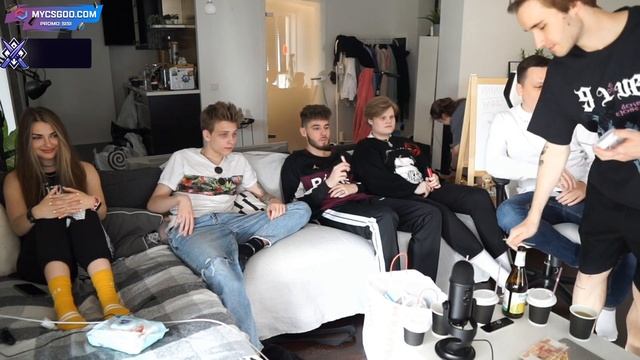 ПЧЕЛКИН ОТШЛЁПАЛ КОРЕША смотреть онлайн