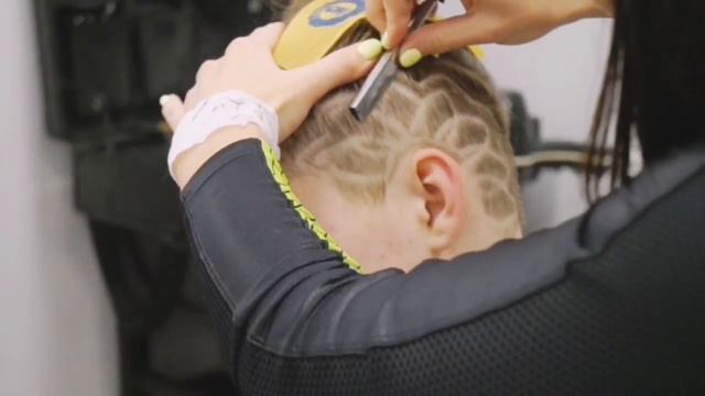 фрагменты из мастер-класса по Hair-tattoo с отработкой на модели смотреть онлайн