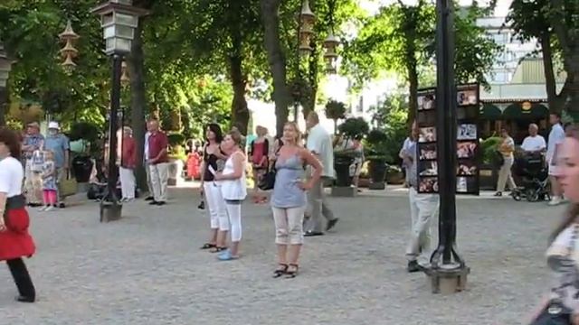 Tivoli Gardens in Copenhagen - Copenhagen attractions - Tivoli i København смотреть онлайн