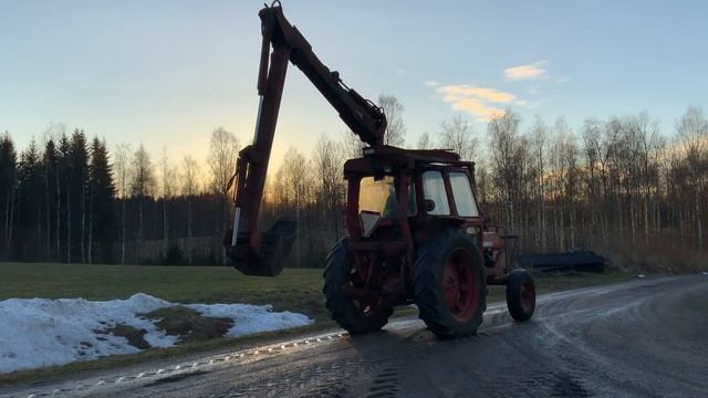 Köp Veterantraktor Volvo 430 med kran,grip och skopa på Klaravik смотреть онлайн