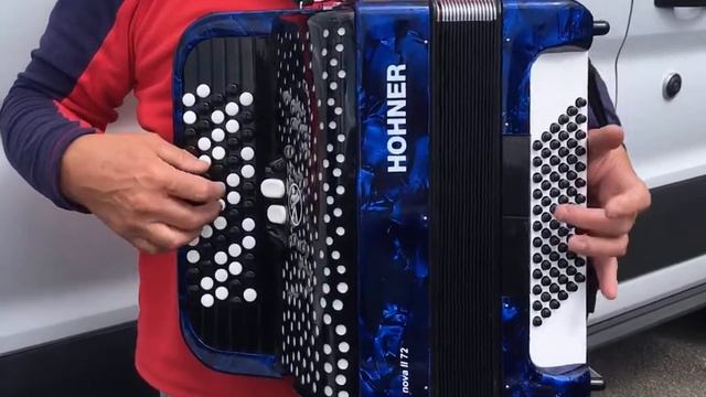 Hohner Nova Continental Chromatic C System Button Accordion смотреть онлайн
