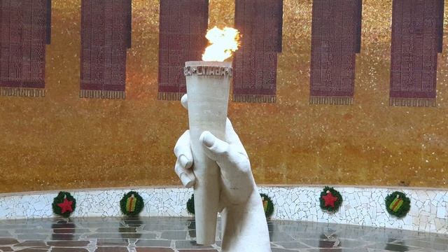 От этого видео мурашки по коже! #мамаевкурган #волгоград #путешествие #родинаматьзовет #городгерой смотреть онлайн