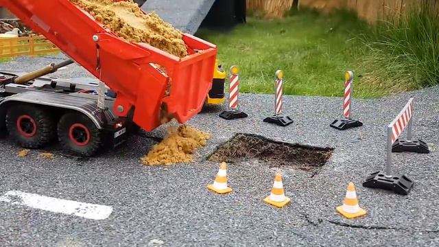 BRUDER RC dump TRUCK Mercedes Benz in action! смотреть онлайн