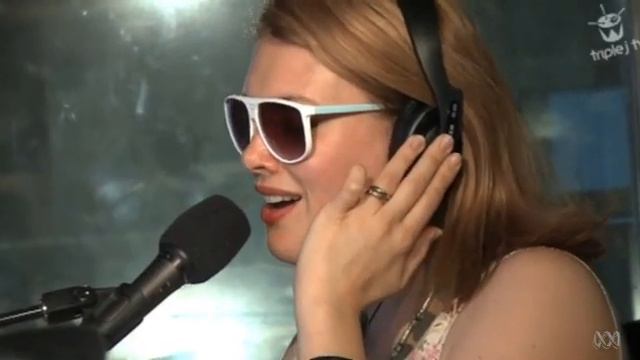 Clare Bowditch - My Happiness (Powderfinger Cover) Triple J Like a Version смотреть онлайн