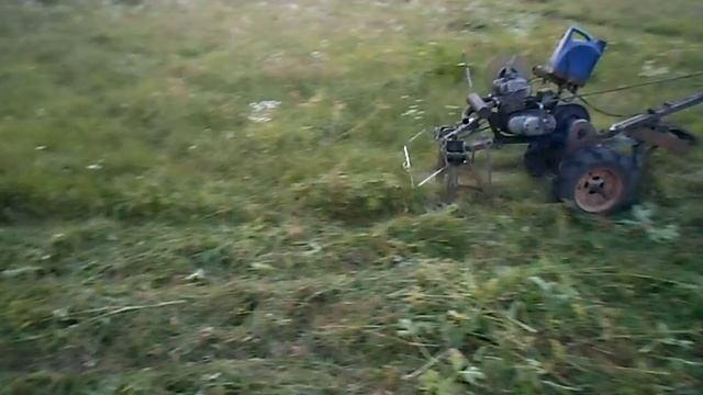 МОТОБЛОК КОСИТ ТРАВУ смотреть онлайн