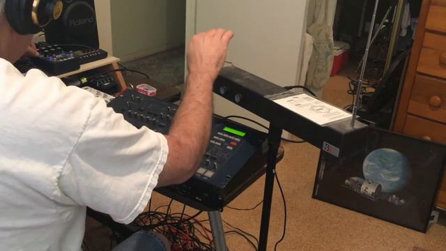 Space Acid 135pm Burns B3 Theremin, Korg MS2000r, Elektron Model:Samples, AMT ADG-1 Analog Delay смотреть онлайн