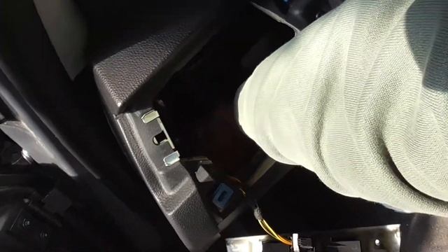 BMW E90 CAS Steuergerät Ausbauen BMW CAS Module Location  E90 E92 E91 E93