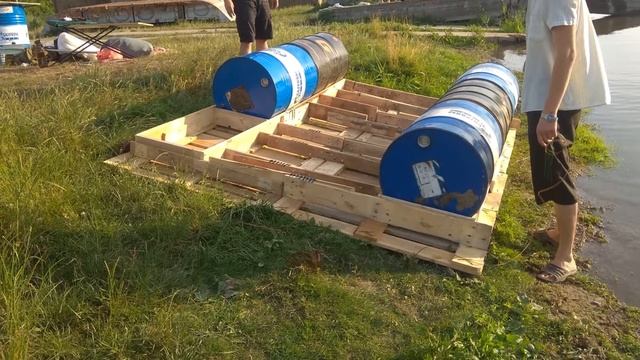 Как мы собрали плот и отправились в поход. Плот на бочках. смотреть онлайн