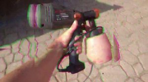 покраска забора электрическим краскопультом пульвилизатором