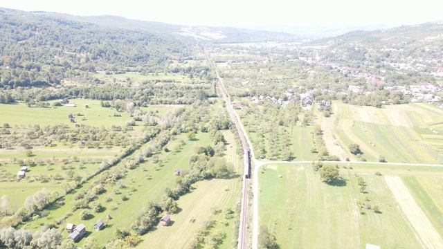 Очима птахів. Закарпаття. Село Луг, румунська сторона. Проводжаючи потяг. смотреть онлайн