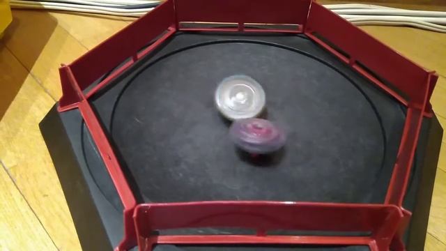Бейблейд битвы в замедленной съёмке/beyblade buttles in slow moution! смотреть онлайн