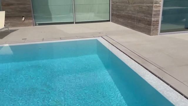 White Pearl Mirror Pool смотреть онлайн