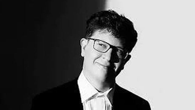 György Kurtág: Hommage à Schubert, from Játékok book III смотреть онлайн