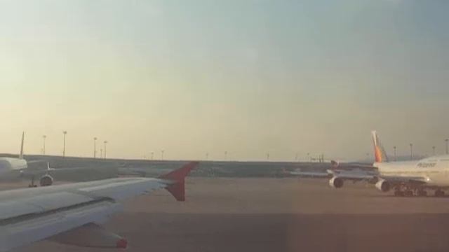 Taking off from Hong Kong International Airport VHHH, Facing North from 25 L смотреть онлайн