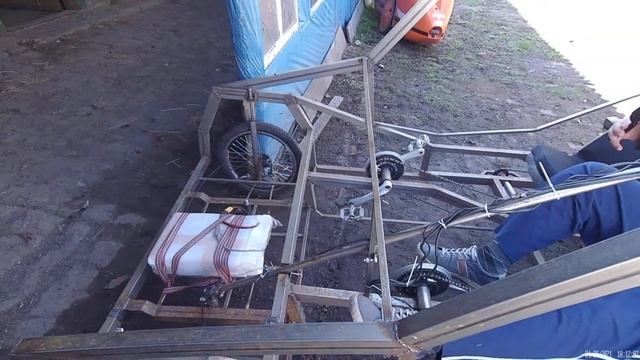 28-е апреля. Парковка вело-электро гибрида и задний ход смотреть онлайн