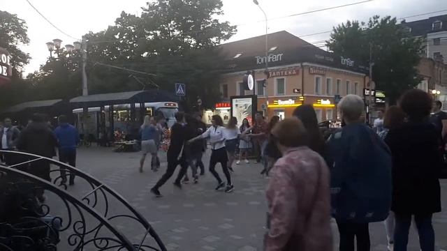 Зажигательные танцы на бродвее в Пятигорске 27 мая 2018 года смотреть онлайн