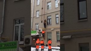 Падение с пожарной лестницы