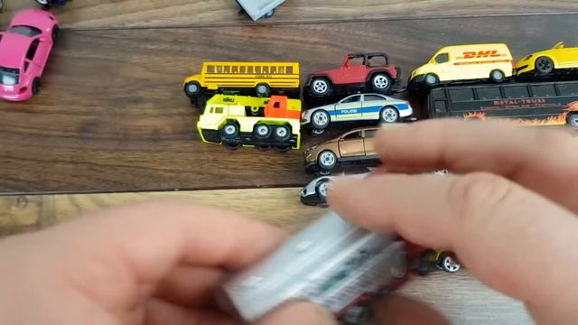 Several boxes full of cars смотреть онлайн