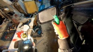 Клею зеркало бокового вида автомобиля