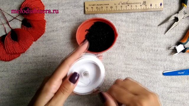 МАКИ из БИСЕРА, урок 1/2 - Цветок и бутон. Полевые цветы из бисера - часть 3/4 смотреть онлайн