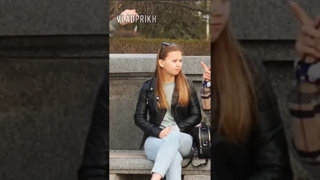Пранк над девушками с огурцом в штанах) смотреть онлайн
