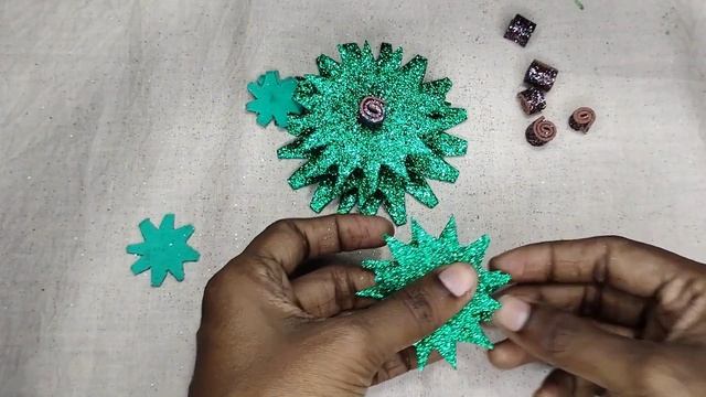 christmas tree using glitter foam ?DIY christmas craft?? manualidades navideños 2023 смотреть онлайн