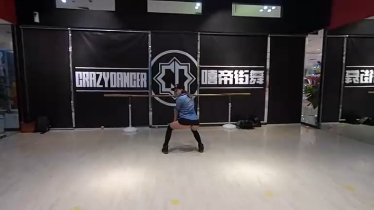 FRAULES/ twerk & freestyle/ Ca$h out- SHE TWERKIN смотреть онлайн