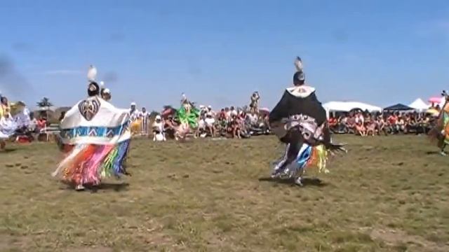 Silver Cloud Singers - Women's Fancy Song - Gateway to Nations PowWow смотреть онлайн
