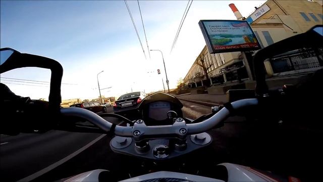 KTM 390 Duke in Moscow traffic. смотреть онлайн