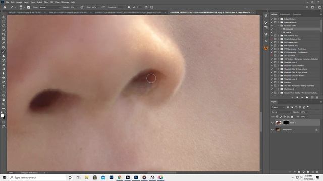Picking boogers in Photoshop with the clone and patch tool, copy and flip horizontal, fix blue skin смотреть онлайн
