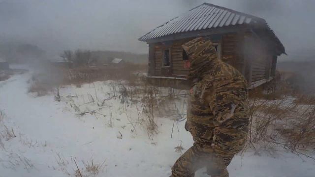 Нашел следы на снегу по дороге в заброшенное село. Куда они меня привели? смотреть онлайн