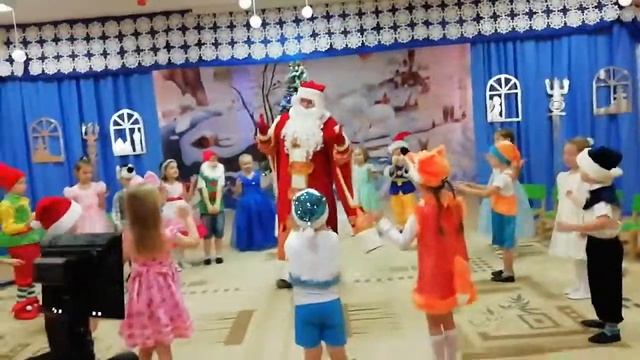 Дед мороз становись с ребятишками смотреть онлайн