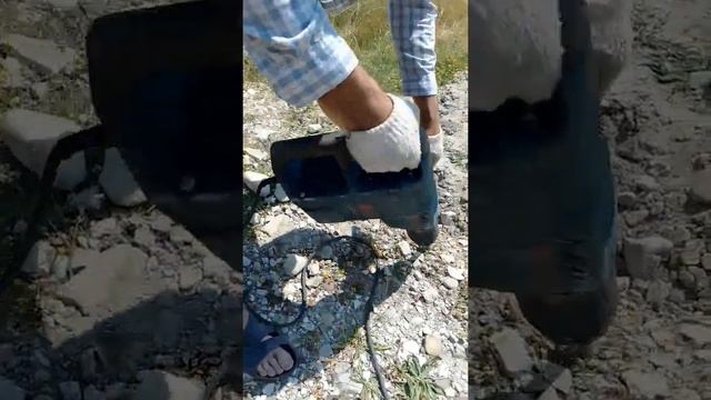 Ямки в каменистой почве делаем перфоратором. 21 июня 2022 смотреть онлайн