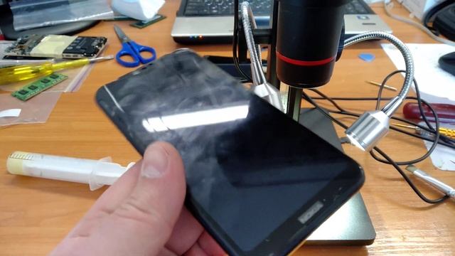 Nokia 6.1 Plus не заряжается.