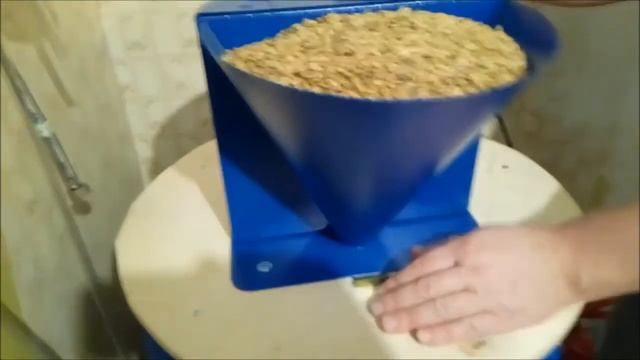 Купили зернодробилку Фермер ИЗ-05М. Вскрываем. Пробуем. смотреть онлайн