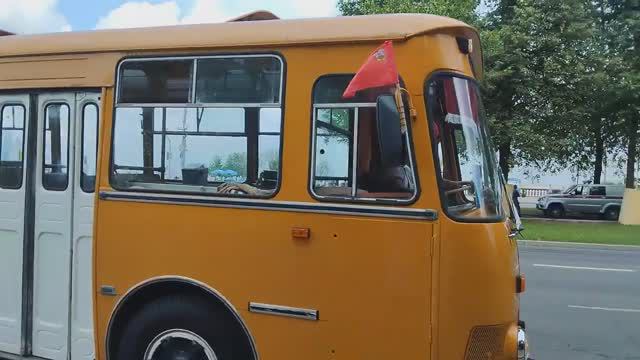 Ретро автобус ЛИАЗ-677М смотреть онлайн