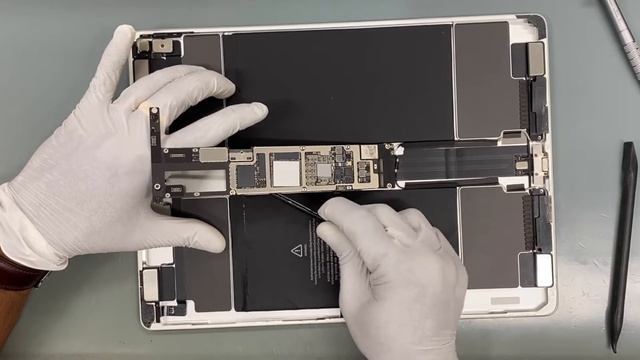 Apple iPad Pro 12.9 1st Gen Battery Replacement смотреть онлайн