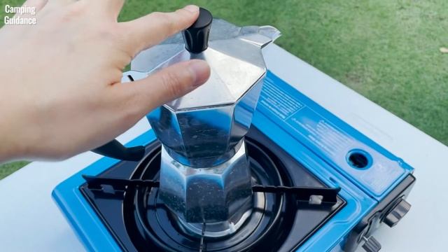 Bialetti Moka Express (6-Cup) Review - Specs, Capacity, Brew Time + More смотреть онлайн