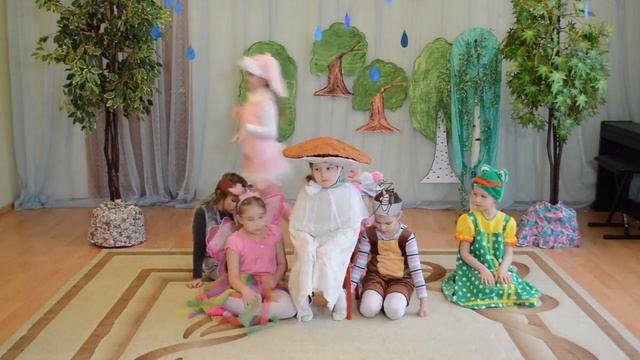 Инсценировка сказки В. Г. Сутеева "Под грибом" смотреть онлайн