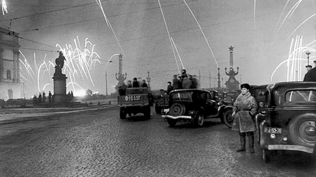 Schostakowitsch - Streichquartett Nr. 2 A-Dur, Op. 68 - iv. Thema mit Variationen: Adagio смотреть онлайн