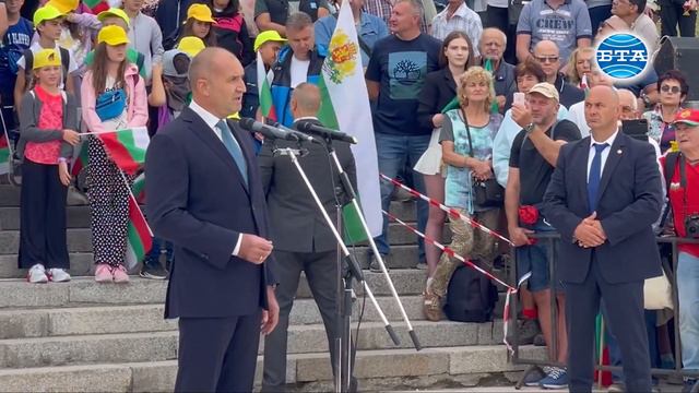 Хиляди се събраха край Паметника на свободата за честването на 146-годишнината от Шипченската епопе смотреть онлайн