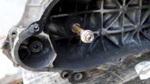 Honda Tact 24 меняем подшипники коленвала ч1