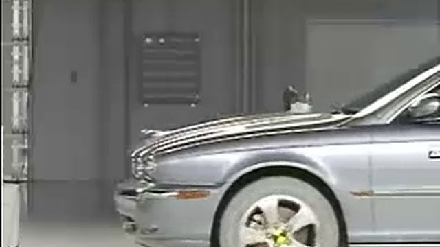 Crash Test 2001 - 2009 (Discontinued) Jaguar X Type (Frontal Offset) IIHS смотреть онлайн