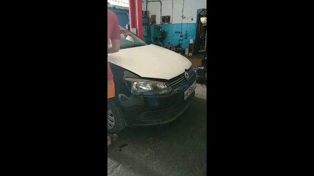 Снятие виниловой пленки с VW Polo из под такси смотреть онлайн