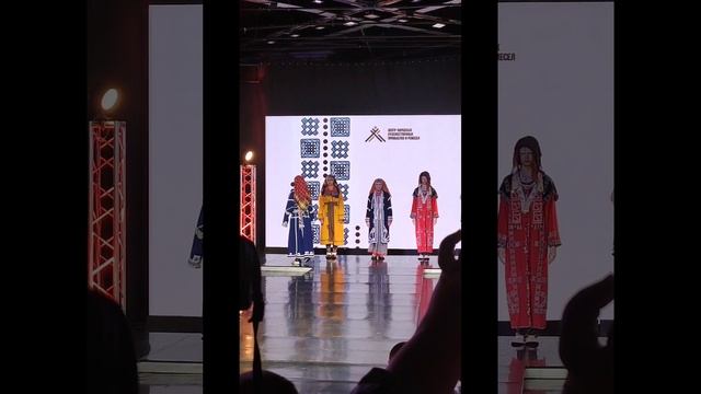 24 ЧАСА В ХАНТЫ-МАНСИЙСКЕ, ЭКСКУРСИЯ! VLOG смотреть онлайн