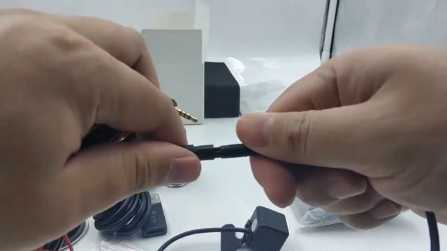 Недорогой автомобильный видеорегистратор с тремя камерами E-ACE B28 EA888 Dash Camera смотреть онлайн