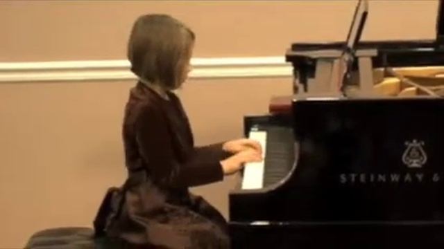 Lizzy's first piano recital смотреть онлайн