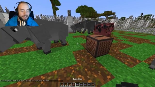 Using Morph Mod in Minecraft Hide And Seek (Proximity Chat) смотреть онлайн