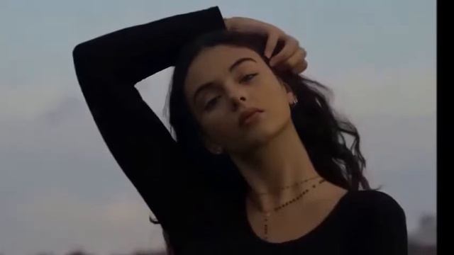 Старшая дочь Моники Белуччи затмила маму смотреть онлайн